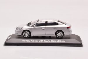 Toyota Avensis T270 Сребрист Minichamps 1:43