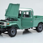 Toyota Land Cruiser 40 4x4 Pickup Зелен Kyosho 1:18 - image 2 of 8