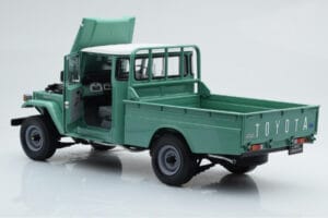 Toyota Land Cruiser 40 4x4 Pickup Зелен Kyosho 1:18 08958FG Метал — снимка 3 от 8