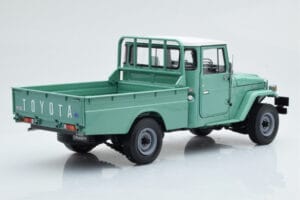 Toyota Land Cruiser 40 4x4 Pickup Зелен Kyosho 1:18 08958FG Метал — снимка 4 от 8
