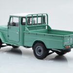 Toyota Land Cruiser 40 4x4 Pickup Зелен Kyosho 1:18 - image 7 of 8