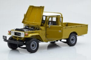 Toyota Land Cruiser 40 4x4 Pickup Маслинен Kyosho 1:18 08958K Метал — снимка 2 от 8