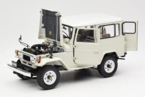 Toyota Land Cruiser FJ40 Van Бял Kyosho 1:18 08971W Метал — снимка 2 от 8