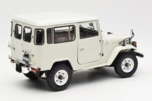 Toyota Land Cruiser FJ40 Van Бял Kyosho 1:18 08971W Метал — снимка 3 от 8