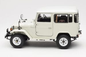 Toyota Land Cruiser FJ40 Van Бял Kyosho 1:18 08971W Метал — снимка 4 от 8