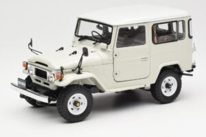 Toyota Land Cruiser FJ40 Van Бял Kyosho 1:18