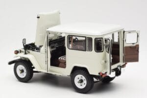 Toyota Land Cruiser FJ40 Van Бял Kyosho 1:18 08971W Метал — снимка 5 от 8