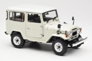 Toyota Land Cruiser FJ40 Van Бял Kyosho 1:18 08971W Метал — снимка 6 от 8