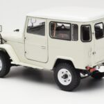 Toyota Land Cruiser FJ40 Van Бял Kyosho 1:18 - image 7 of 8