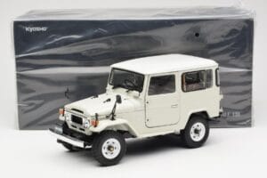 Toyota Land Cruiser FJ40 Van Бял Kyosho 1:18 08971W Метал — снимка 8 от 8