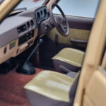 Toyota Land Cruiser 60 Бежов С Допълнителни Части Kyosho 1:18 - image 11 of 12