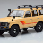 Toyota Land Cruiser 60 Бежов С Допълнителни Части Kyosho 1:18