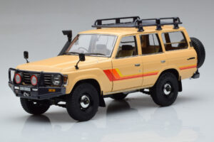 Toyota Land Cruiser 60 Бежов С Допълнителни Части Kyosho 1:18