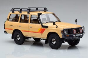 Toyota Land Cruiser 60 Бежов С Допълнителни Части Kyosho 1:18 08956XBE Метал — снимка 5 от 12