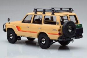 Toyota Land Cruiser 60 Бежов С Допълнителни Части Kyosho 1:18 08956XBE Метал — снимка 6 от 12