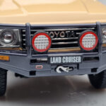 Toyota Land Cruiser 60 Бежов С Допълнителни Части Kyosho 1:18 - image 9 of 12