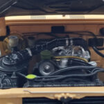 Toyota Land Cruiser 60 Бежов С Допълнителни Части Kyosho 1:18 - image 10 of 12