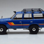 Toyota Land Cruiser 60 Син С Допълнителни Части Kyosho 1:18 - image 4 of 11
