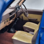 Toyota Land Cruiser 60 Син С Допълнителни Части Kyosho 1:18 - image 10 of 11