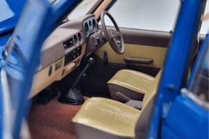 Toyota Land Cruiser 60 Син С Допълнителни Части Kyosho 1:18 08956XBL Метал — снимка 10 от 11