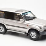 Toyota Land Cruiser HDJ80 Бежов Металик Otto 1:18 - image 4 of 6
