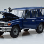 Toyota Land Cruiser J76 Синьо Almost Real 1:18 - image 2 of 7