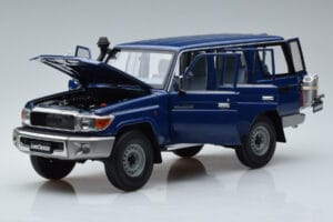 Toyota Land Cruiser J76 Синьо Almost Real 1:18 870101 Метал — снимка 2 от 7
