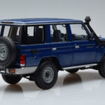 Toyota Land Cruiser J76 Синьо Almost Real 1:18 - image 3 of 7