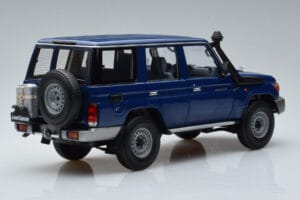 Toyota Land Cruiser J76 Синьо Almost Real 1:18 870101 Метал — снимка 3 от 7