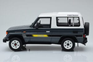 Toyota Land Cruiser LJ73 Сив Otto 1:18 OT437 Смола — снимка 3 от 6