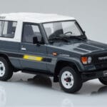 Toyota Land Cruiser LJ73 Сив Otto 1:18 - image 4 of 6