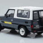 Toyota Land Cruiser LJ73 Сив Otto 1:18 - image 5 of 6