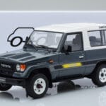 Toyota Land Cruiser LJ73 Сив Otto 1:18 - image 6 of 6