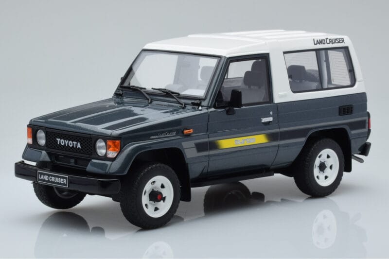 Toyota Land Cruiser LJ73 Сив Otto 1:18