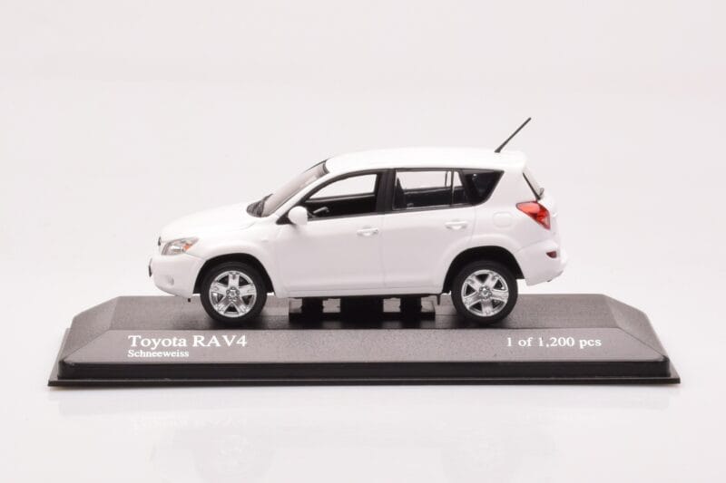 Toyota RAV4 XA30 Бял Minichamps 1:43