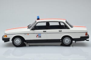 Volvo 240 GL Полиция Белгия Minichamps 1:18 155171492 Метал — снимка 3 от 6
