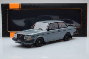 Volvo 240 Turbo Сив IXO 1:18 18CMC089 Метал — снимка 6 от 6