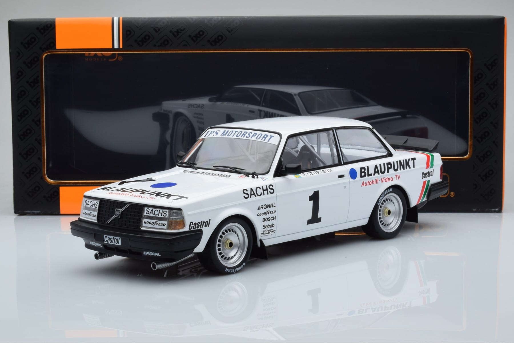 Volvo 240 Turbo IPS Racing Blaupunkt #1 P. Stureson DTM Zolder 1986 IXO 1:18 18RMC106 Метал — снимка 6 от 6