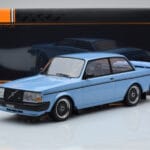 Volvo 240 Turbo Светлосин IXO 1:18 - image 6 of 6