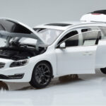 Volvo V60 D3 Crystal Бял FAW 1:18 - image 2 of 7