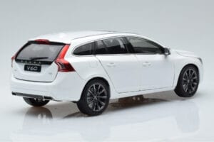 Volvo V60 D3 Crystal Бял FAW 1:18 9430840 Метал — снимка 3 от 7