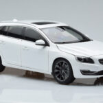 Volvo V60 D3 Crystal Бял FAW 1:18 - image 5 of 7