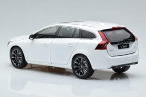 Volvo V60 D3 Crystal Бял FAW 1:18 9430840 Метал — снимка 6 от 7