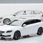 Volvo V60 D3 Crystal Бял FAW 1:18 - image 7 of 7