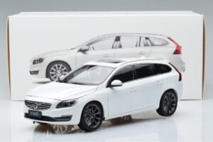 Volvo V60 D3 Crystal Бял FAW 1:18 9430840 Метал — снимка 7 от 7