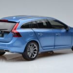 Volvo V60 D3 Power Син FAW 1:18 9430839 Метал - image 3 of 7