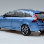 Volvo V60 D3 Power Син FAW 1:18 9430839 Метал - image 6 of 7
