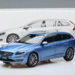 Volvo V60 D3 Power Син FAW 1:18 9430839 Метал - image 7 of 7
