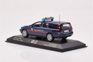 Volvo V70 Garde Frontiere Suisse Minichamps 1:43 430171899 Метал — снимка 3 от 4