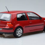 Volkswagen Golf Mk4 Червен Norev 1:18 - image 3 of 7